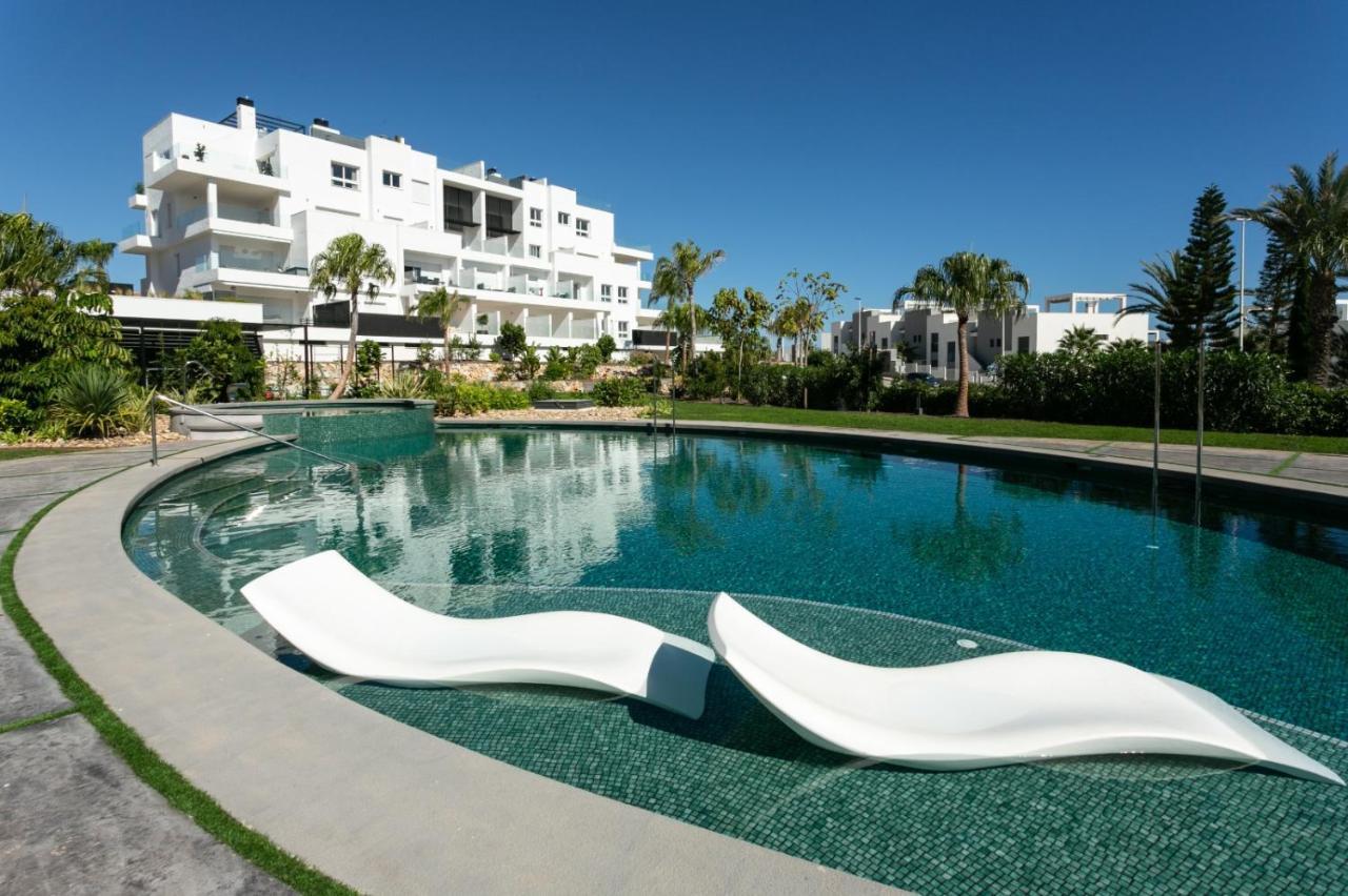 Nice 2 Bedroom Bali Apartment With Sea Views Torrevieja Buitenkant foto