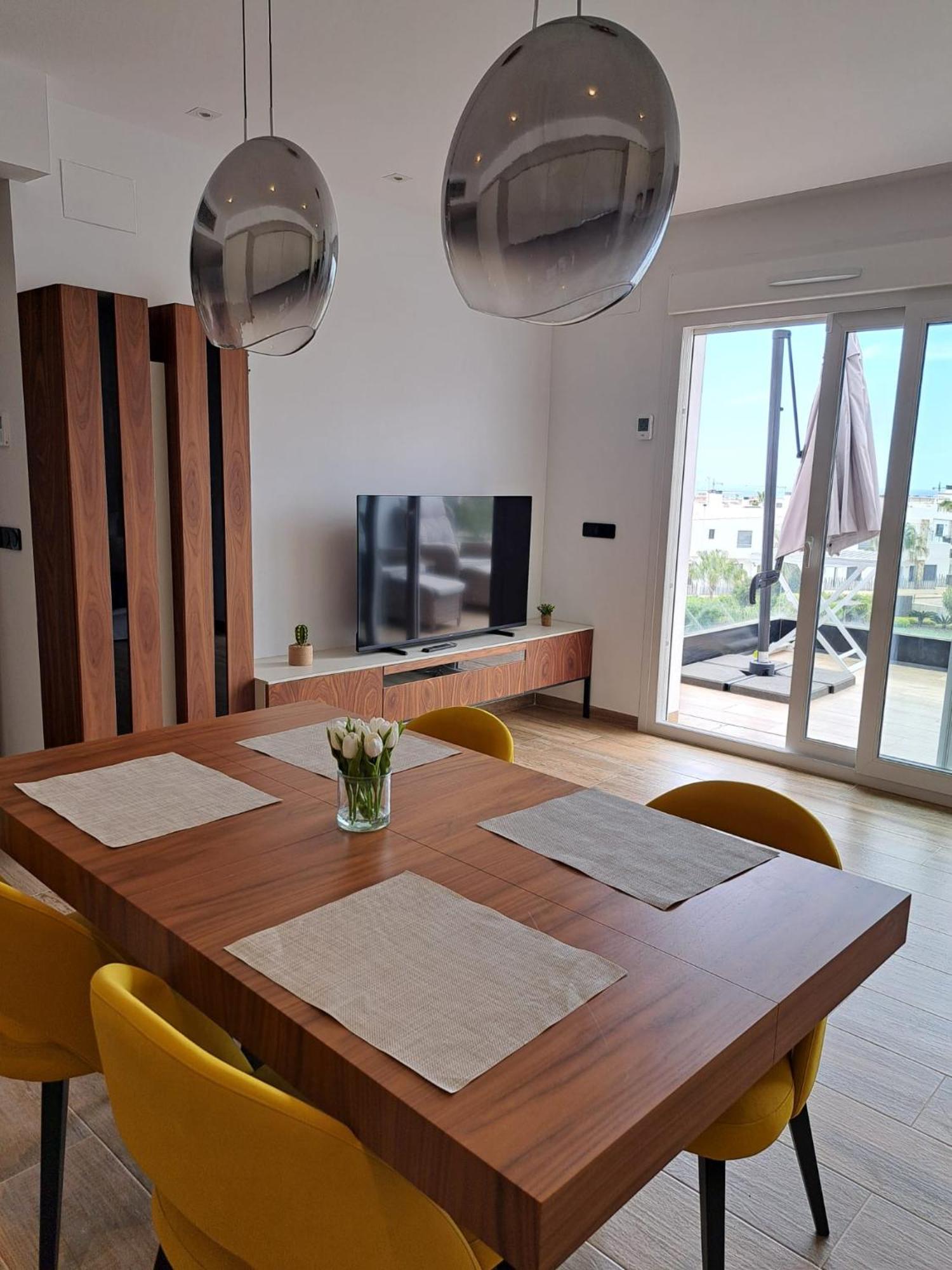 Nice 2 Bedroom Bali Apartment With Sea Views Torrevieja Buitenkant foto