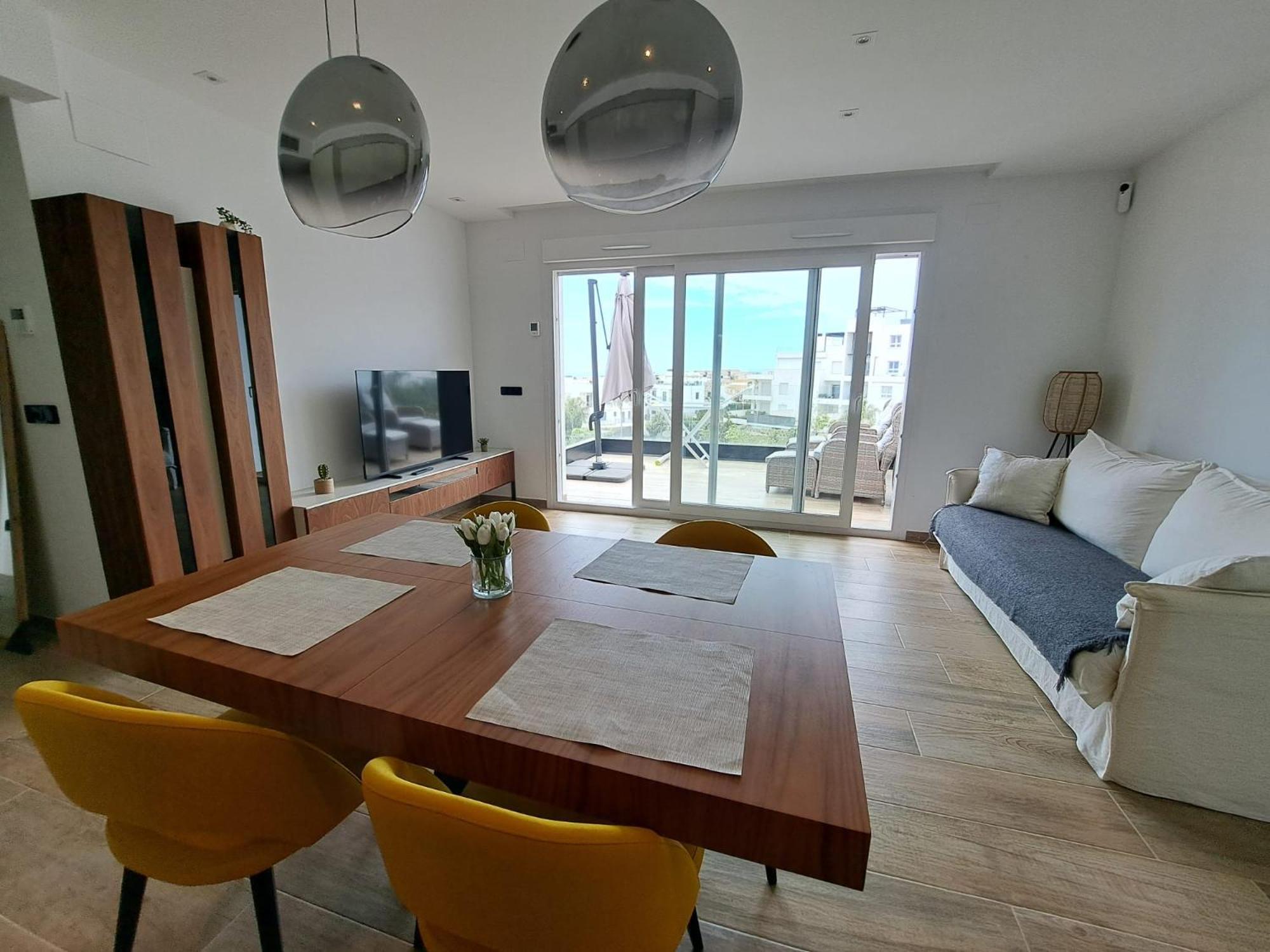 Nice 2 Bedroom Bali Apartment With Sea Views Torrevieja Buitenkant foto