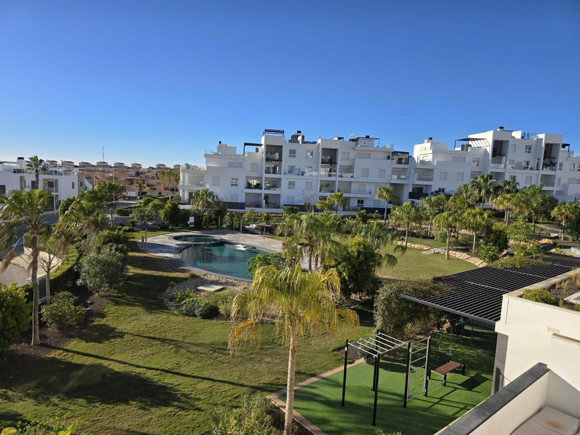 Nice 2 Bedroom Bali Apartment With Sea Views Torrevieja Buitenkant foto