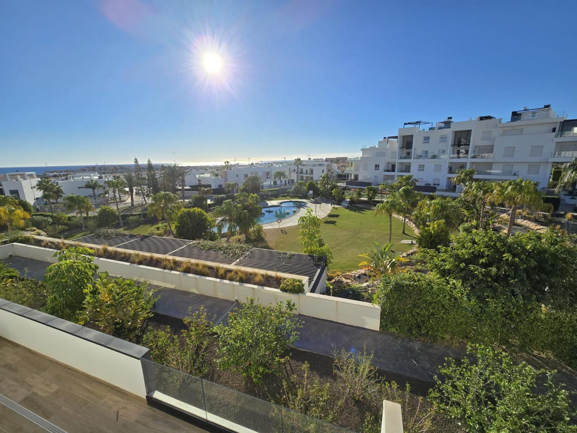 Nice 2 Bedroom Bali Apartment With Sea Views Torrevieja Buitenkant foto