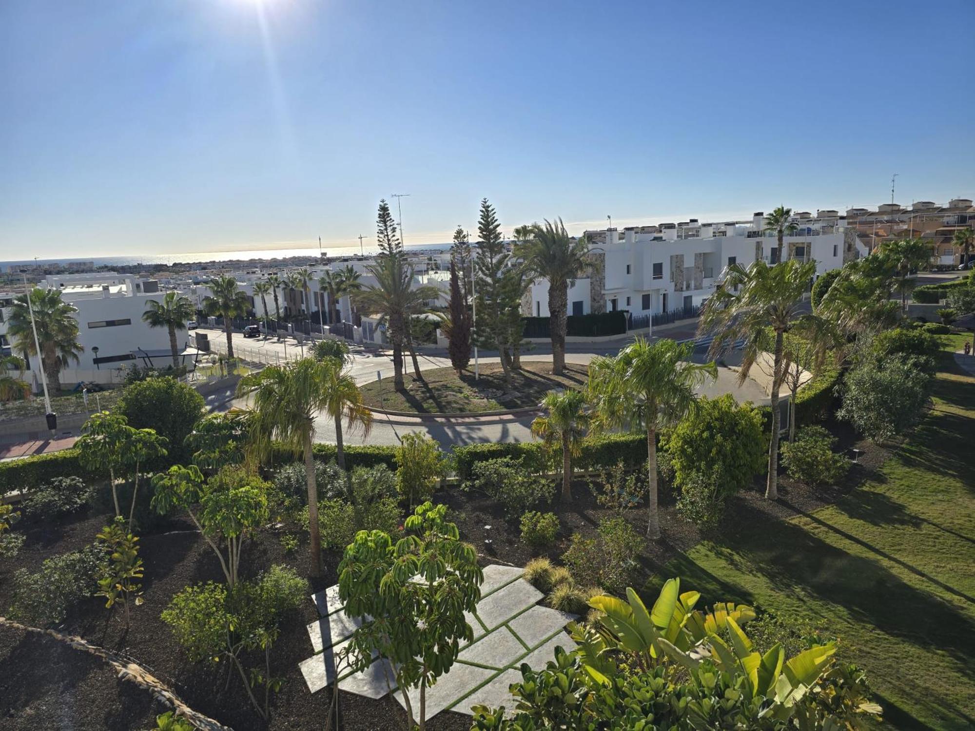 Nice 2 Bedroom Bali Apartment With Sea Views Torrevieja Buitenkant foto