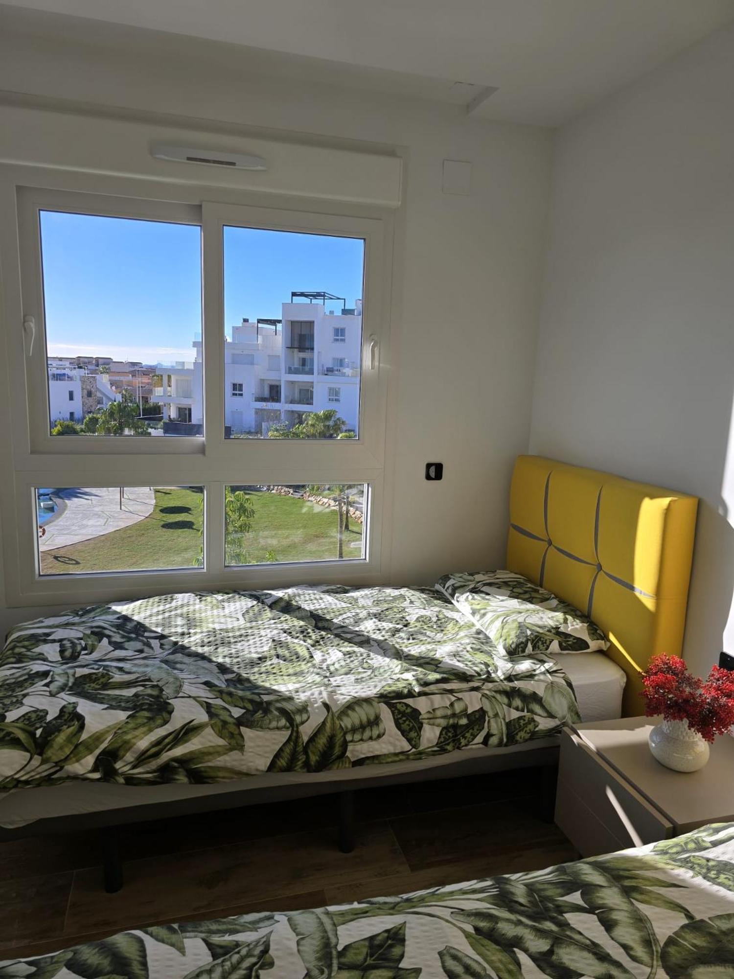 Nice 2 Bedroom Bali Apartment With Sea Views Torrevieja Buitenkant foto
