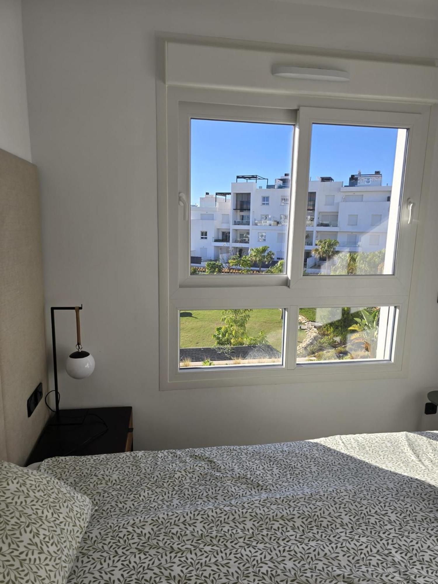 Nice 2 Bedroom Bali Apartment With Sea Views Torrevieja Buitenkant foto