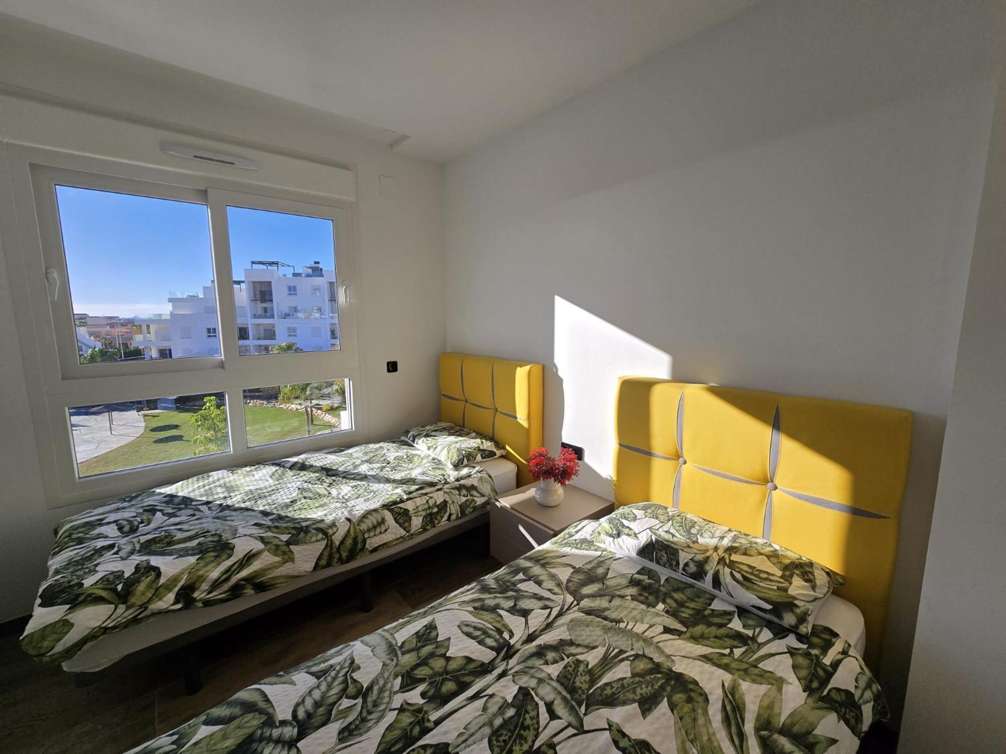 Nice 2 Bedroom Bali Apartment With Sea Views Torrevieja Buitenkant foto