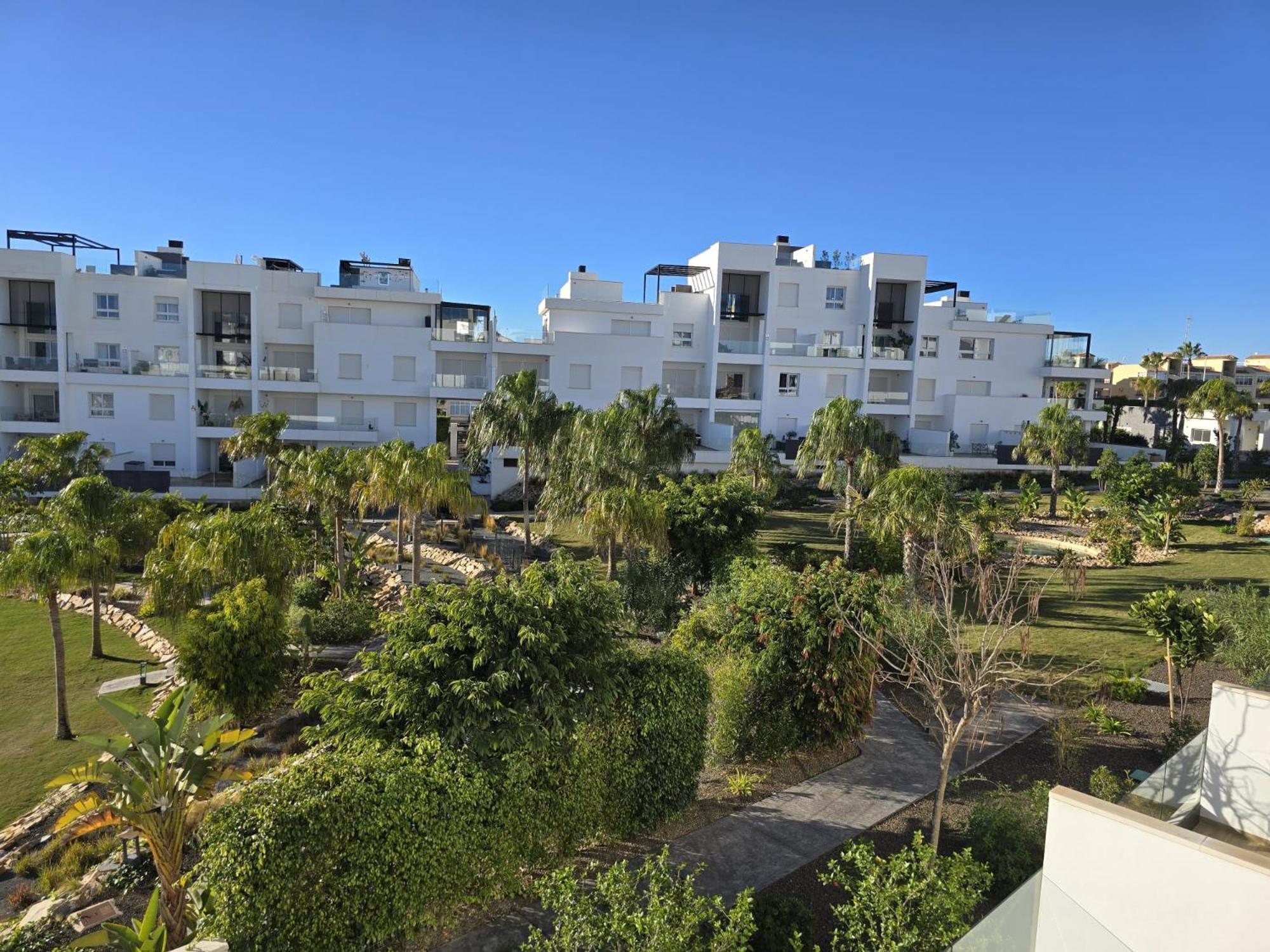 Nice 2 Bedroom Bali Apartment With Sea Views Torrevieja Buitenkant foto