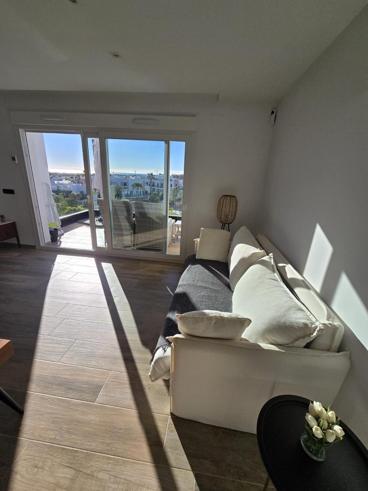Nice 2 Bedroom Bali Apartment With Sea Views Torrevieja Buitenkant foto