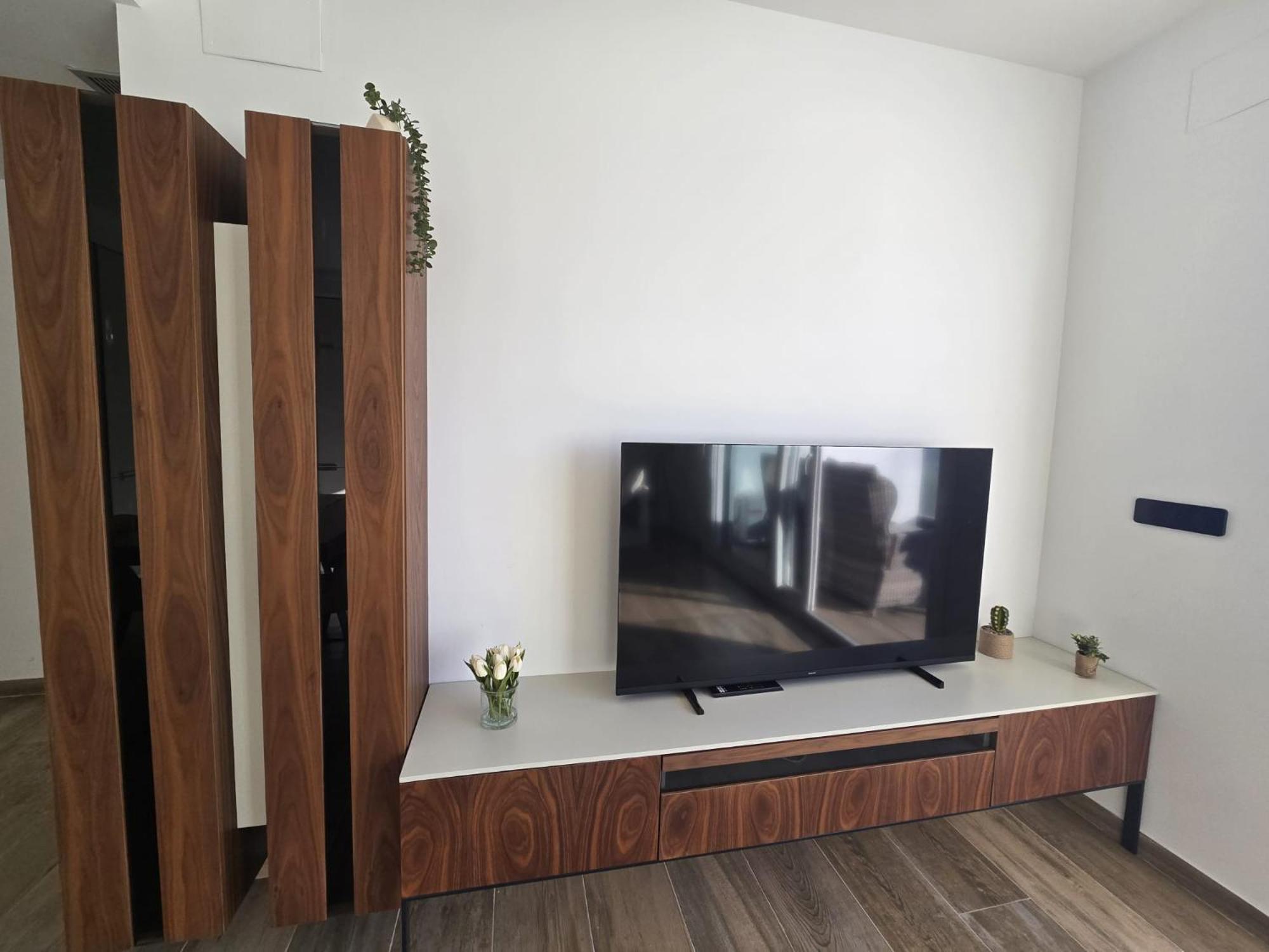Nice 2 Bedroom Bali Apartment With Sea Views Torrevieja Buitenkant foto