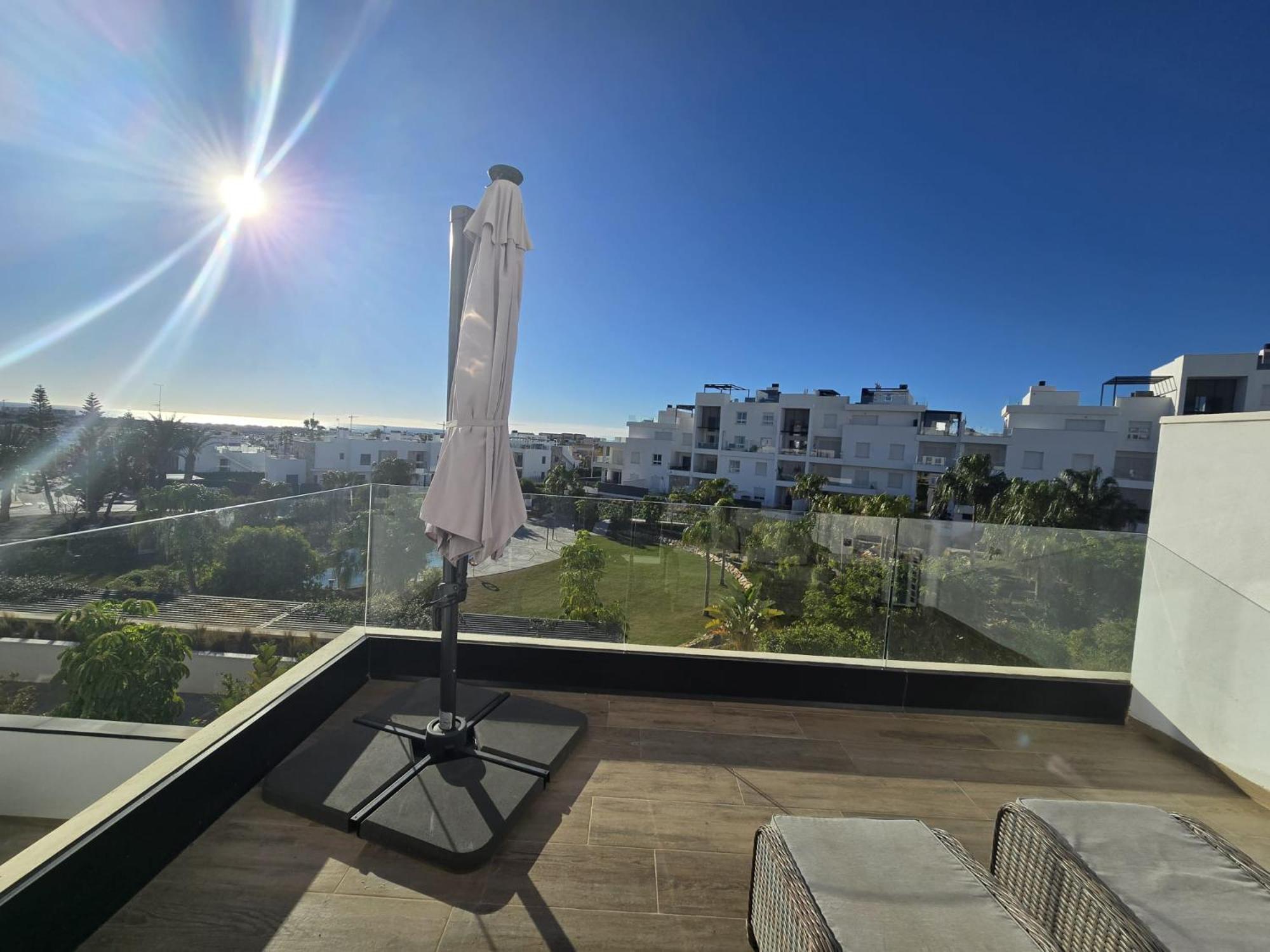 Nice 2 Bedroom Bali Apartment With Sea Views Torrevieja Buitenkant foto