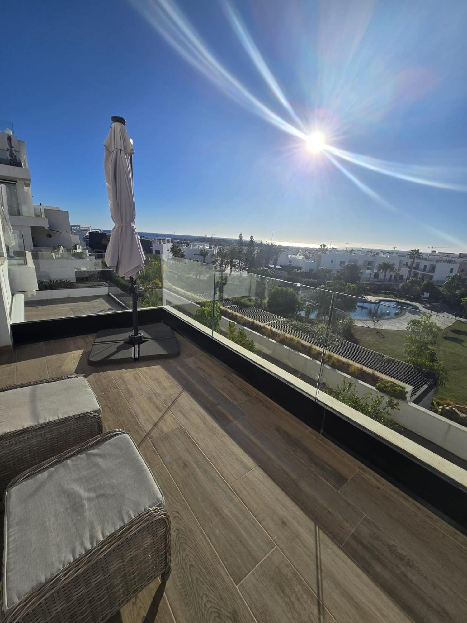 Nice 2 Bedroom Bali Apartment With Sea Views Torrevieja Buitenkant foto